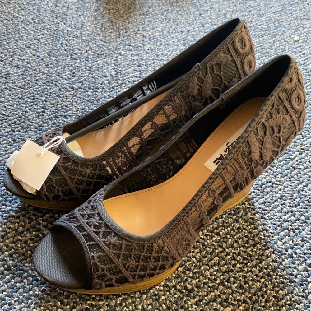 American Eagle black crochet heels